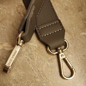 Emmy Vegan Midi non-adjustable shoulder strap